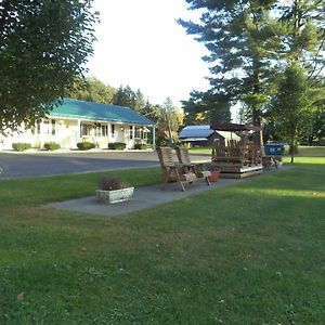 Weathervane Motel Lanesboro